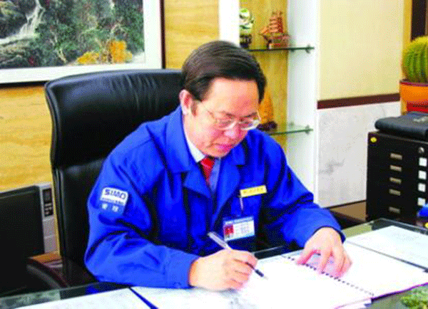 西瑪集團(tuán)董事長楊允成被評選為“感動西安——2005年度推動西安經(jīng)濟(jì)發(fā)展的十大新聞人物”之一。