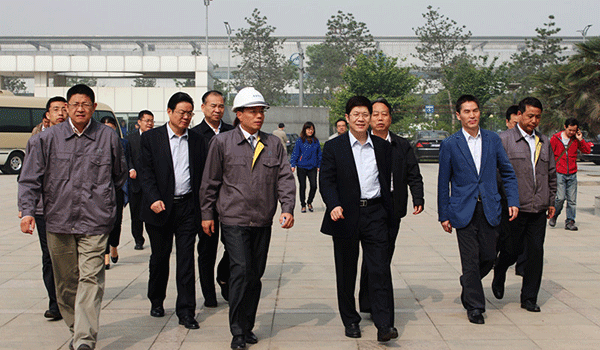 西安市委常委、常務(wù)副市長(zhǎng)岳華峰蒞臨西瑪電機(jī)調(diào)研指導(dǎo)。