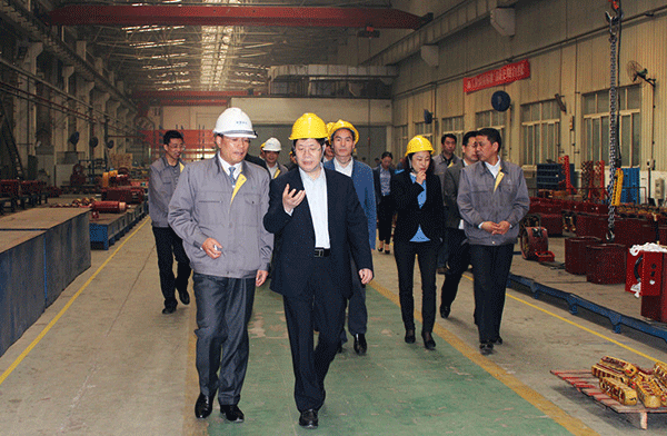 西安市委常委、常務(wù)副市長(zhǎng)岳華峰蒞臨西瑪電機(jī)調(diào)研指導(dǎo)。